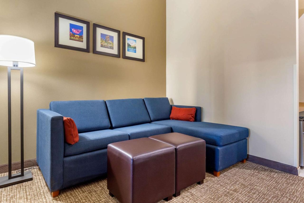 Comfort Suites Greensboro-High Point Eksteriør bilde